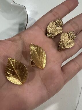 Crown Trifari Vintage Gold Tone Leaf Clip-On Earrings Lot Signed